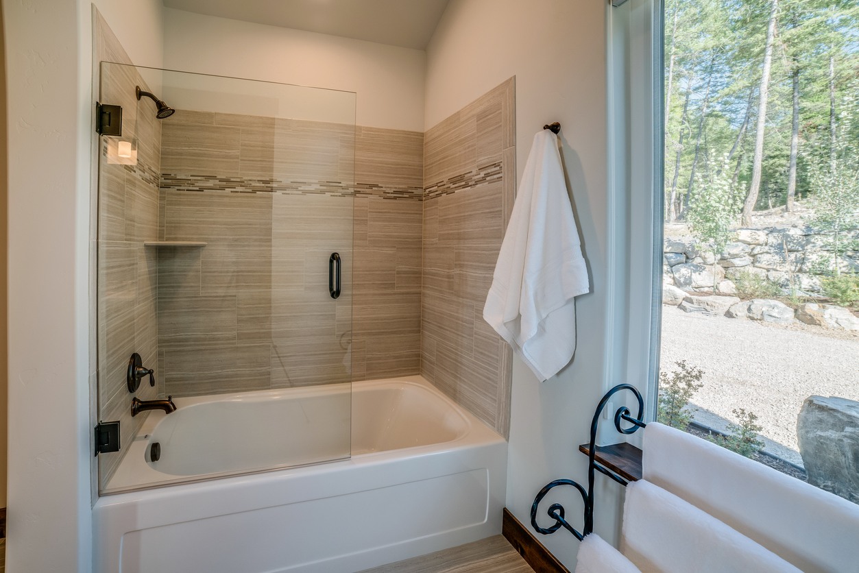 Shower & Tub Installation in Mila Doce